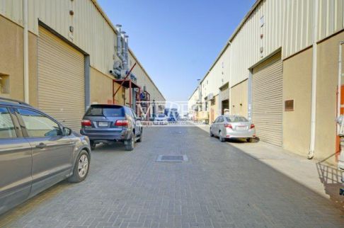 مستودع للإيجار فى مجمع دبي للاستثمار - دبي - دبيّ