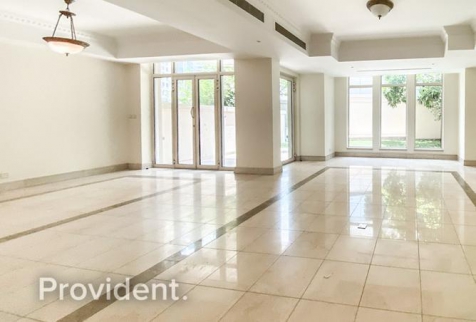 Villa For Rent In Dubai Marina - Dubai - Dubai