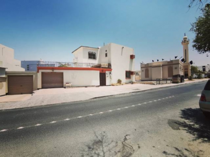 Villa For Rent In Madinat Hamad‎ - Northern
