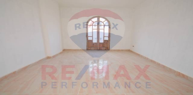 شقة للبيع فى محرم بك - قسم محرم بك - الإسكندرية